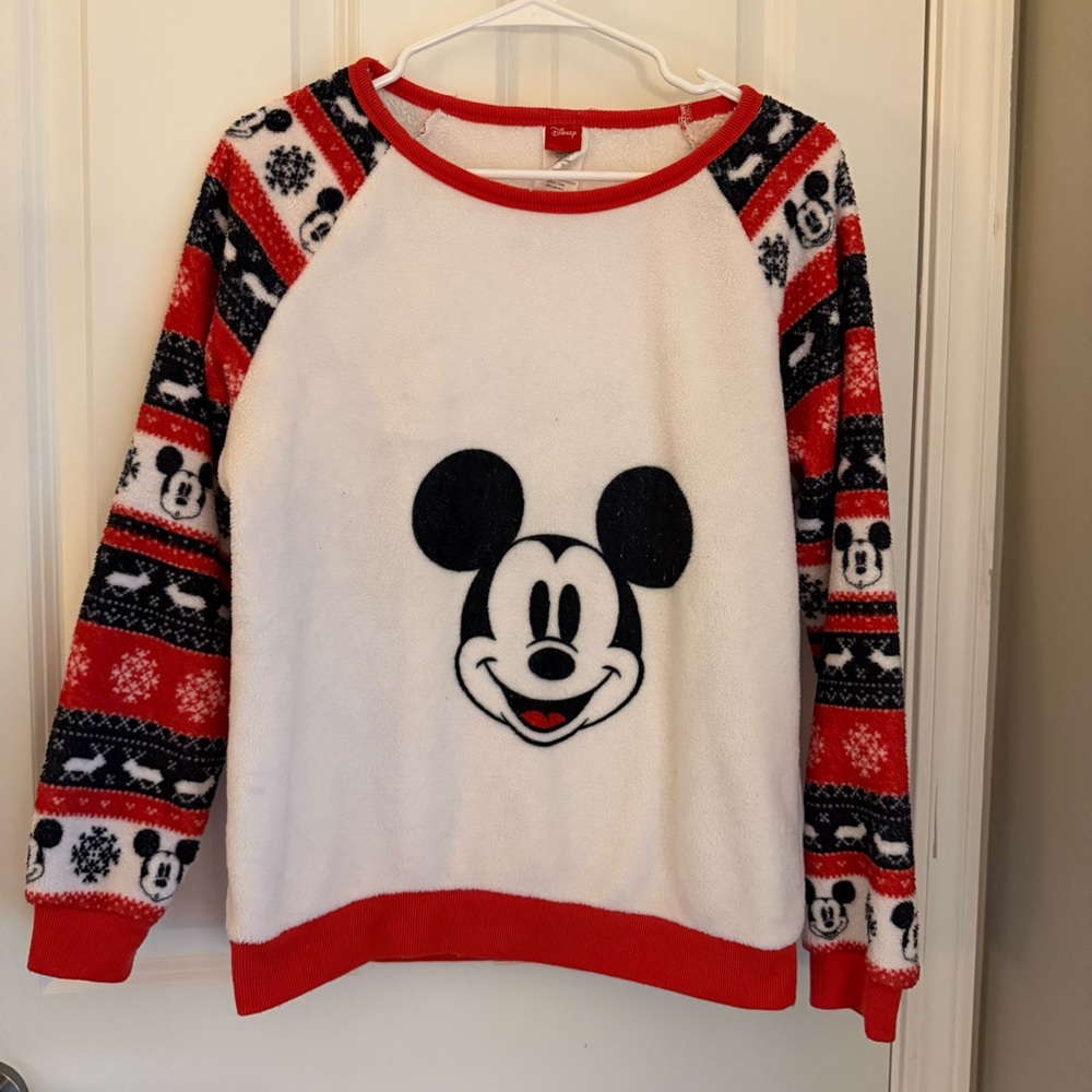 Disney Mickey Mouse Red and White Soft Crewneck Christmas Sweatshirt. Used. 1X